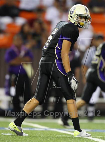 Thumbnail 3 in Damien vs. 'Iolani photogallery.