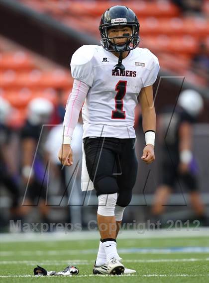 Thumbnail 3 in Damien vs. 'Iolani photogallery.