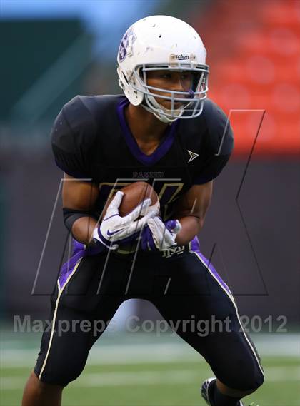 Thumbnail 3 in Damien vs. 'Iolani photogallery.