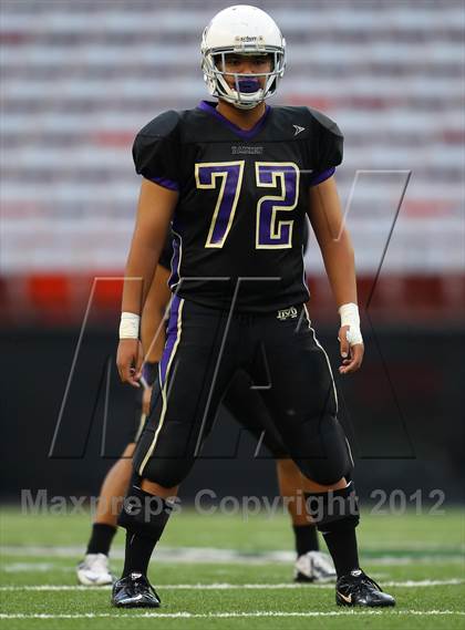 Thumbnail 3 in Damien vs. 'Iolani photogallery.