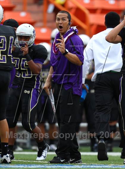 Thumbnail 2 in Damien vs. 'Iolani photogallery.
