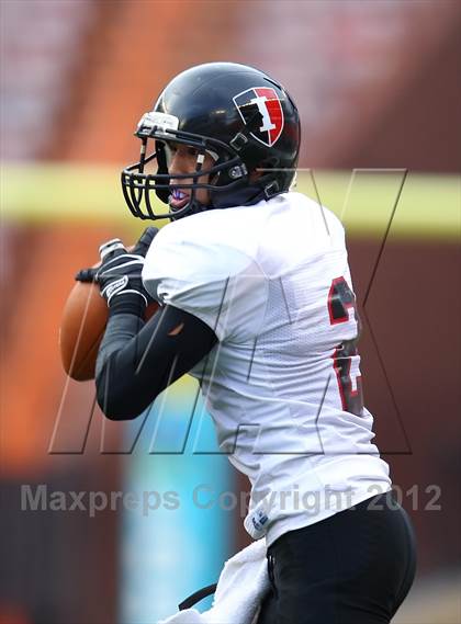 Thumbnail 1 in Damien vs. 'Iolani photogallery.