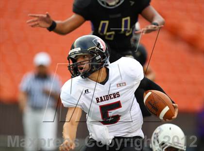 Thumbnail 1 in Damien vs. 'Iolani photogallery.