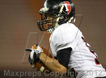 Thumbnail 2 in Damien vs. 'Iolani photogallery.