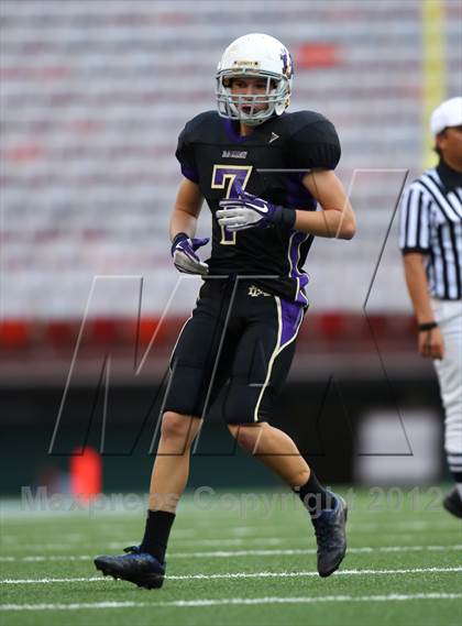 Thumbnail 1 in Damien vs. 'Iolani photogallery.