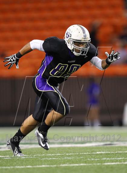 Thumbnail 1 in Damien vs. 'Iolani photogallery.