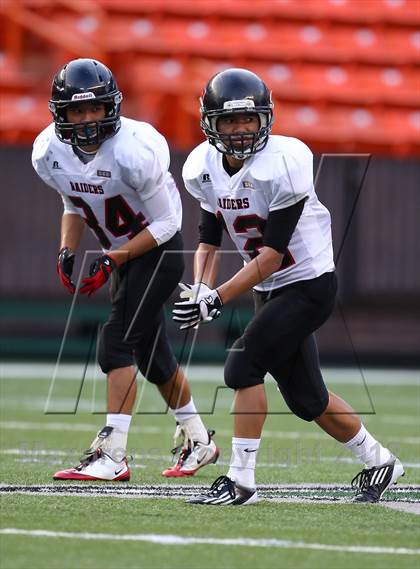 Thumbnail 2 in Damien vs. 'Iolani photogallery.