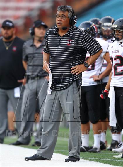 Thumbnail 1 in Damien vs. 'Iolani photogallery.