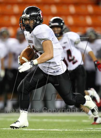 Thumbnail 3 in Damien vs. 'Iolani photogallery.