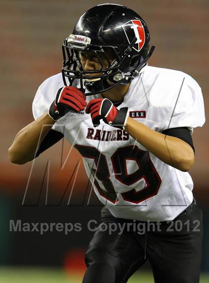 Thumbnail 2 in Damien vs. 'Iolani photogallery.