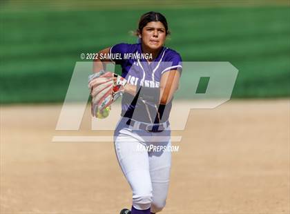 Thumbnail 2 in Elkhorn South vs. Grand Island photogallery.