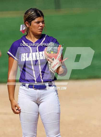 Thumbnail 2 in Elkhorn South vs. Grand Island photogallery.