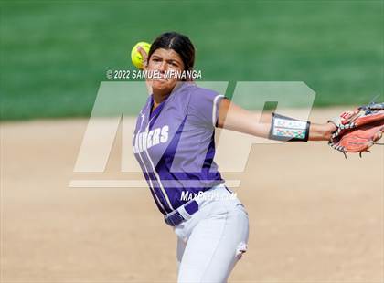 Thumbnail 2 in Elkhorn South vs. Grand Island photogallery.