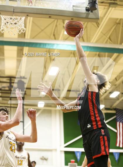 Thumbnail 2 in Newport vs Newport Central Catholic (36th District) photogallery.