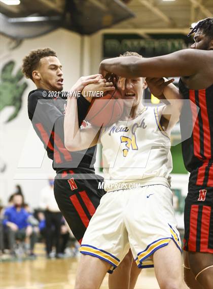 Thumbnail 2 in Newport vs Newport Central Catholic (36th District) photogallery.