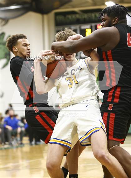 Thumbnail 2 in Newport vs Newport Central Catholic (36th District) photogallery.