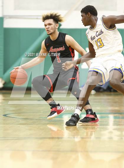 Thumbnail 3 in Newport vs Newport Central Catholic (36th District) photogallery.