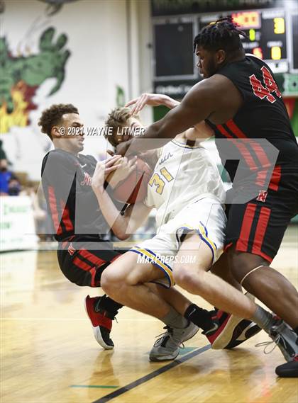 Thumbnail 3 in Newport vs Newport Central Catholic (36th District) photogallery.