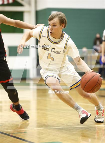 Thumbnail 1 in Newport vs Newport Central Catholic (36th District) photogallery.