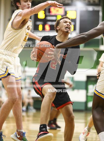 Thumbnail 3 in Newport vs Newport Central Catholic (36th District) photogallery.