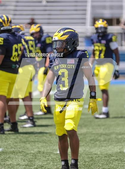 Thumbnail 3 in NYC vs Long Island (All-Star Football Classic) photogallery.