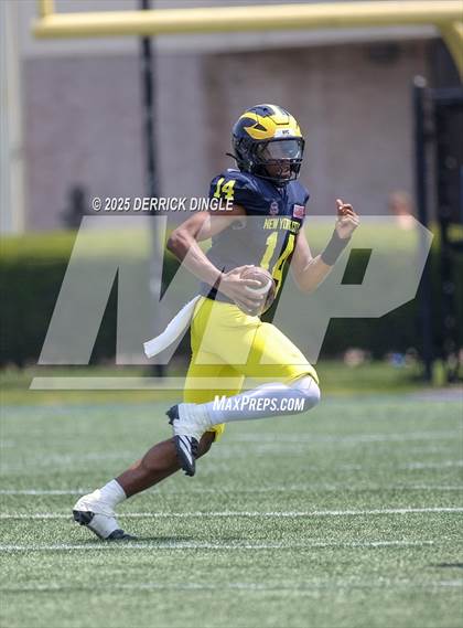 Thumbnail 2 in NYC vs Long Island (All-Star Football Classic) photogallery.