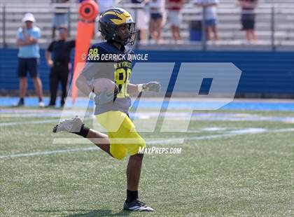 Thumbnail 2 in NYC vs Long Island (All-Star Football Classic) photogallery.