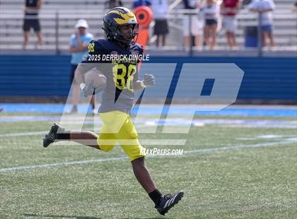 Thumbnail 3 in NYC vs Long Island (All-Star Football Classic) photogallery.