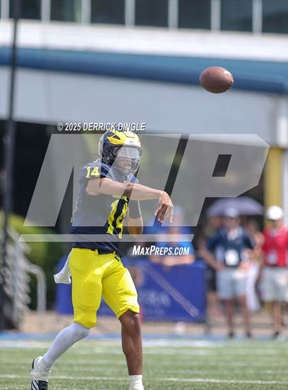 Thumbnail 2 in NYC vs Long Island (All-Star Football Classic) photogallery.