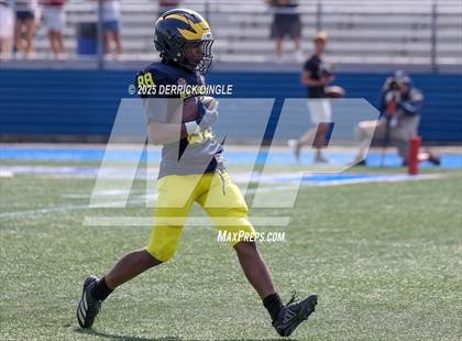 Thumbnail 2 in NYC vs Long Island (All-Star Football Classic) photogallery.