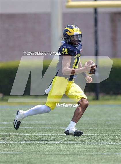 Thumbnail 3 in NYC vs Long Island (All-Star Football Classic) photogallery.
