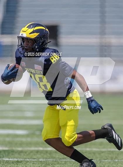 Thumbnail 2 in NYC vs Long Island (All-Star Football Classic) photogallery.