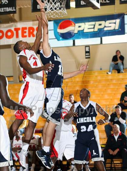 Thumbnail 1 in Lincoln vs. Westchester (City of the Palms Classic) photogallery.