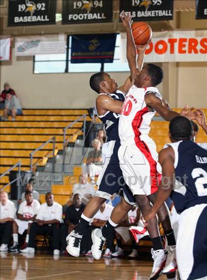 Thumbnail 2 in Lincoln vs. Westchester (City of the Palms Classic) photogallery.