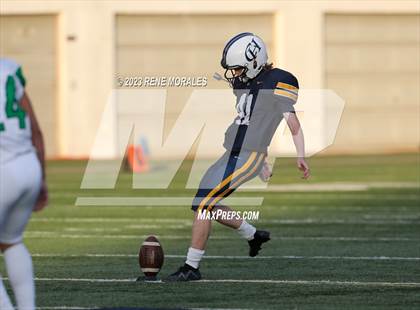 Thumbnail 3 in Victor Valley vs Campbell Hall photogallery.