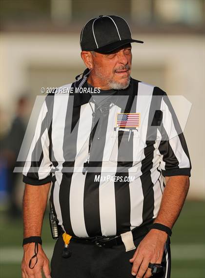 Thumbnail 3 in Victor Valley vs Campbell Hall photogallery.