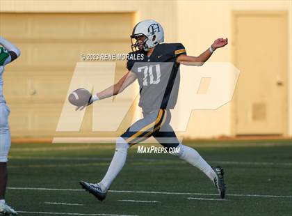 Thumbnail 1 in Victor Valley vs Campbell Hall photogallery.
