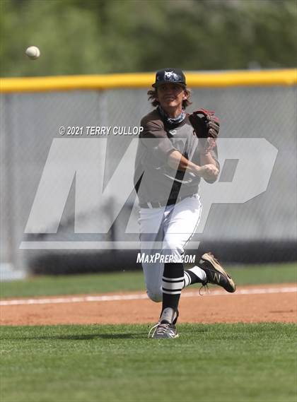 Thumbnail 1 in Taylorsville vs. Riverton (UHSAA 6A 2nd Round) photogallery.