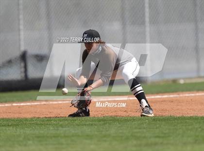 Thumbnail 3 in Taylorsville vs. Riverton (UHSAA 6A 2nd Round) photogallery.