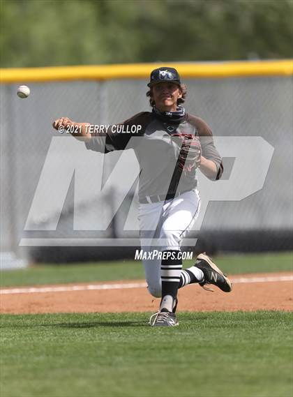 Thumbnail 3 in Taylorsville vs. Riverton (UHSAA 6A 2nd Round) photogallery.