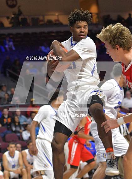 Thumbnail 2 in Mater Dei vs. Bishop Gorman (Tarkanian Classic) photogallery.