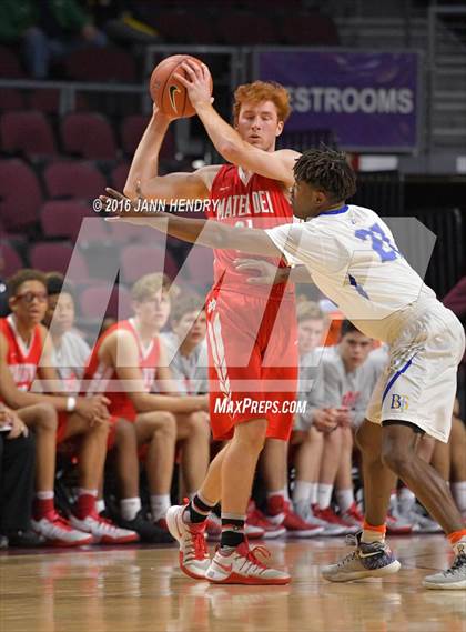 Thumbnail 3 in Mater Dei vs. Bishop Gorman (Tarkanian Classic) photogallery.