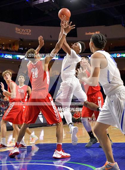 Thumbnail 2 in Mater Dei vs. Bishop Gorman (Tarkanian Classic) photogallery.