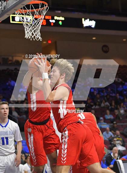 Thumbnail 3 in Mater Dei vs. Bishop Gorman (Tarkanian Classic) photogallery.