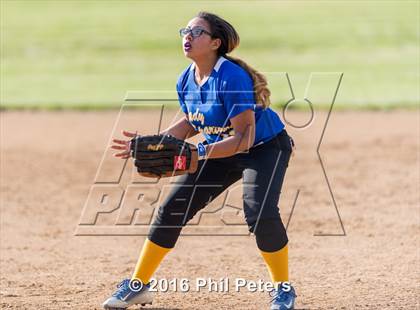 Thumbnail 2 in Laurel vs. Elanor Roosevelt photogallery.