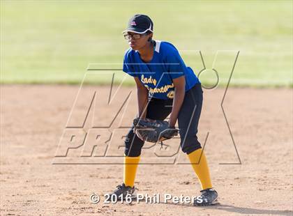 Thumbnail 3 in Laurel vs. Elanor Roosevelt photogallery.