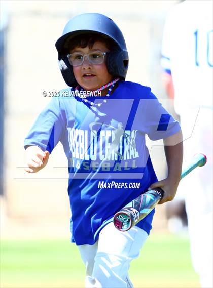 Thumbnail 3 in Pueblo Central vs. Bend (Coach Bob Invitational) photogallery.