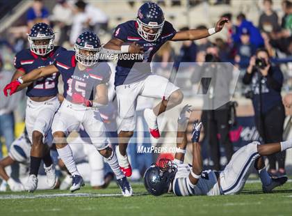 Thumbnail 1 in Lone Star vs. Ryan (UIL 5A DI Semi-Final) photogallery.