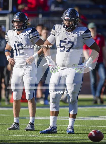 Thumbnail 3 in Lone Star vs. Ryan (UIL 5A DI Semi-Final) photogallery.