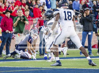 Thumbnail 3 in Lone Star vs. Ryan (UIL 5A DI Semi-Final) photogallery.